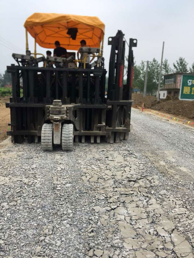 水泥路面多錘頭破碎機(jī) 水泥路面多錘頭破碎機(jī)