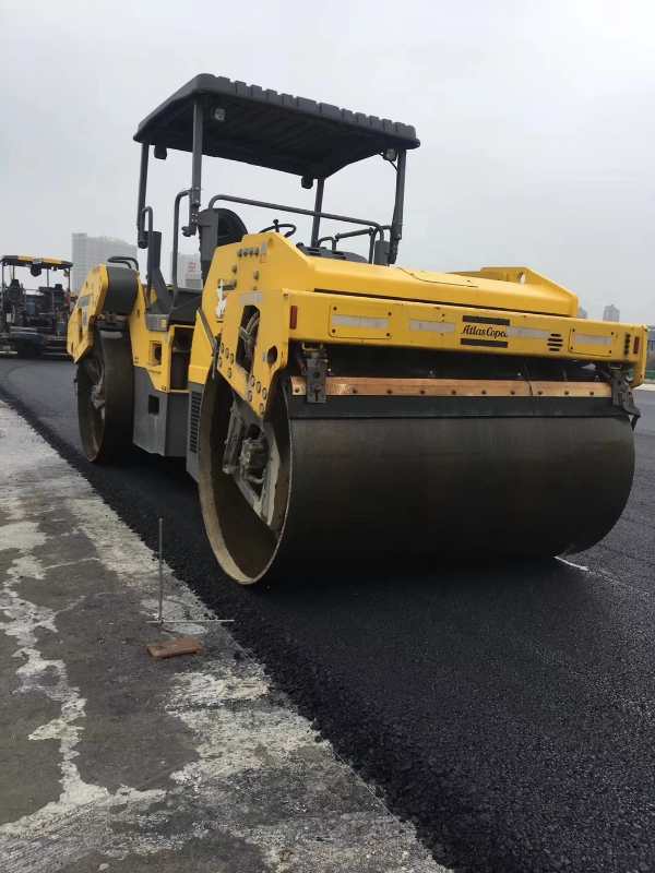 雙崗輪壓路機(jī) 雙崗輪壓路機(jī)